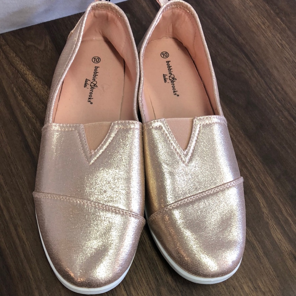 Women’s rose gold shimmer flats new without the tags size 10